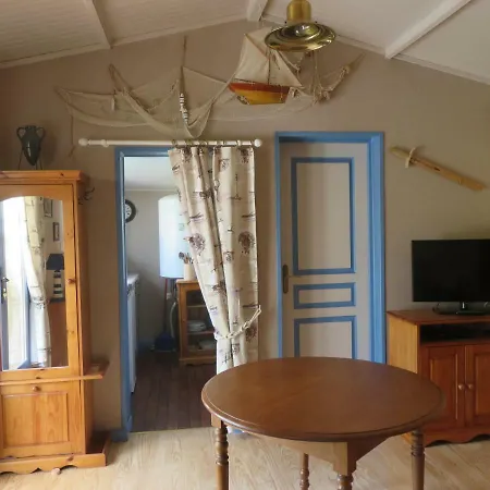 Les Petites Aunettes 3*